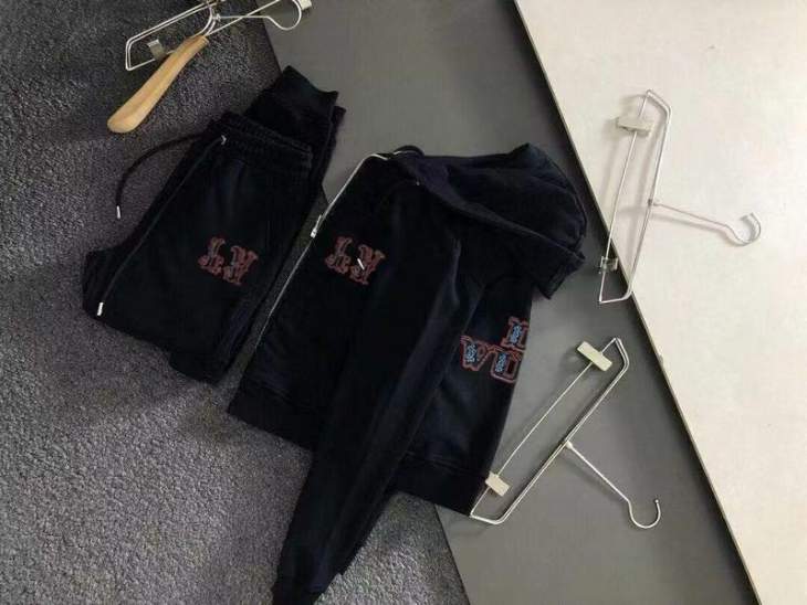 Picture of LV Sweater Suits _SKULVM-5XLkdtr12141038